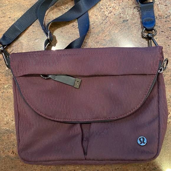lululemon athletica Handbags - All Night Festival Bag 5L Jacquard Plum